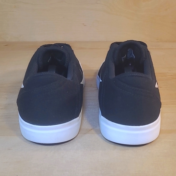 Nike SB Check Canvas Solarsoft Sneakers - Picture 8 of 10